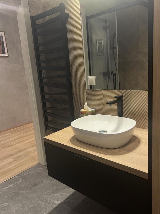 Amsterdam - Nowy Apartament W Centrum Z Prywatnym Zadaszonym Parkingiem Nowy Targ Kültér fotó